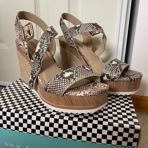 Soda Snake Skin Wedges - Picture 2 of 4